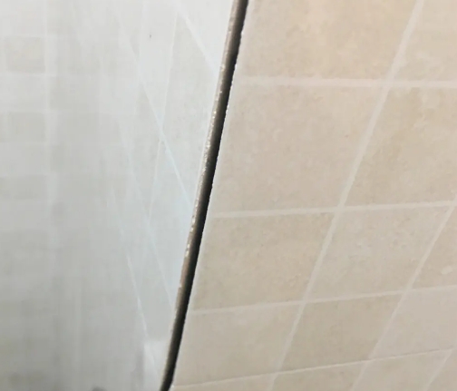 平阳瓷砖空鼓维修公司分享阳台瓷砖脱落的修复过程可以分为以下几个步骤