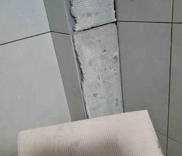 平阳瓷砖空鼓维修公司分享下厨房瓷砖脱落的补救措施。